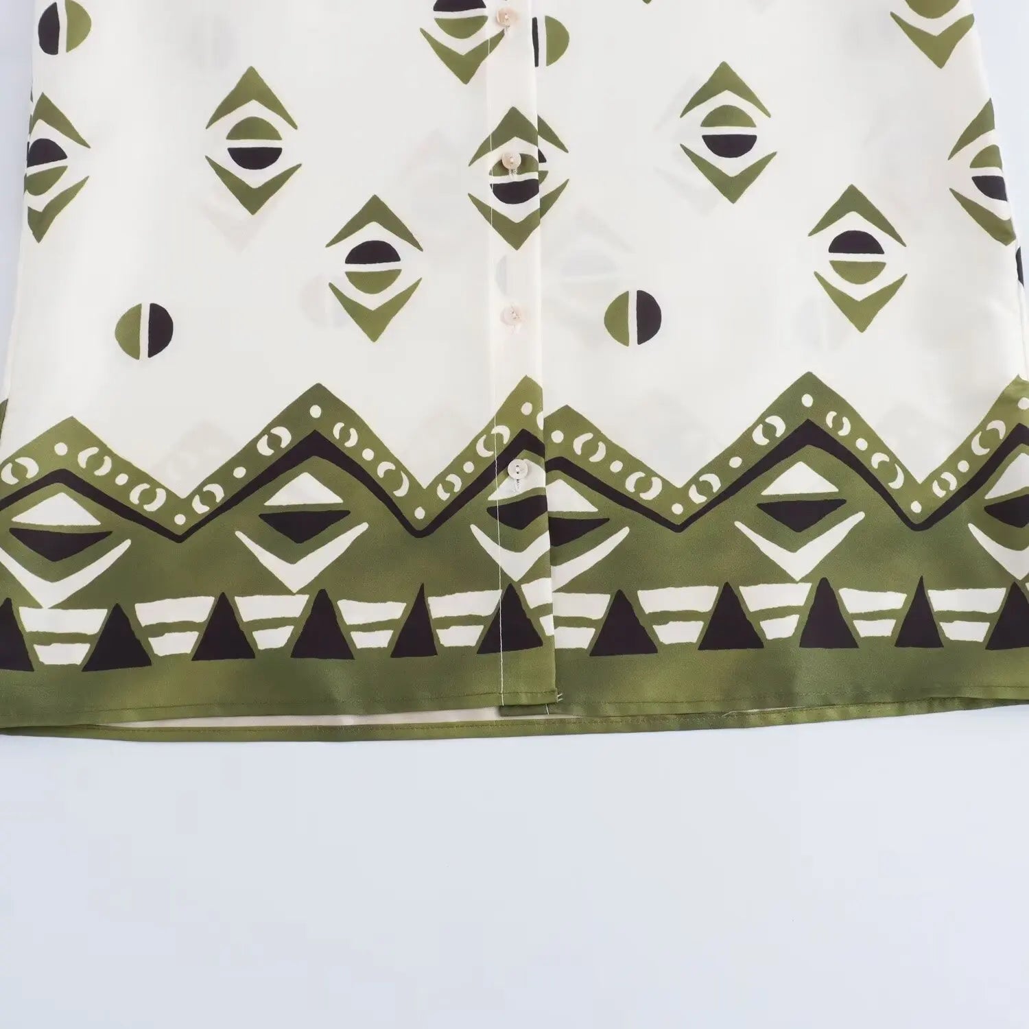 Conjunto Feminino Camisa Estampada de Manga Longa e Calça Reta de Cintura Alta Estampa Digital Addison Rae