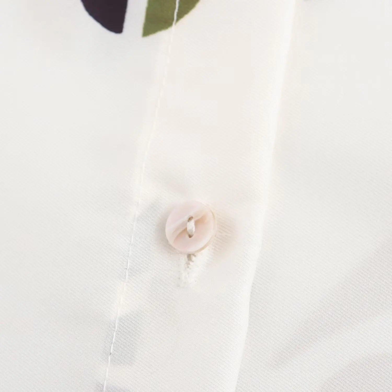 Conjunto Feminino Camisa Estampada de Manga Longa e Calça Reta de Cintura Alta Estampa Digital Addison Rae