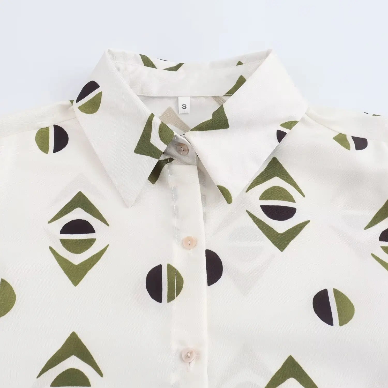 Conjunto Feminino Camisa Estampada de Manga Longa e Calça Reta de Cintura Alta Estampa Digital Addison Rae