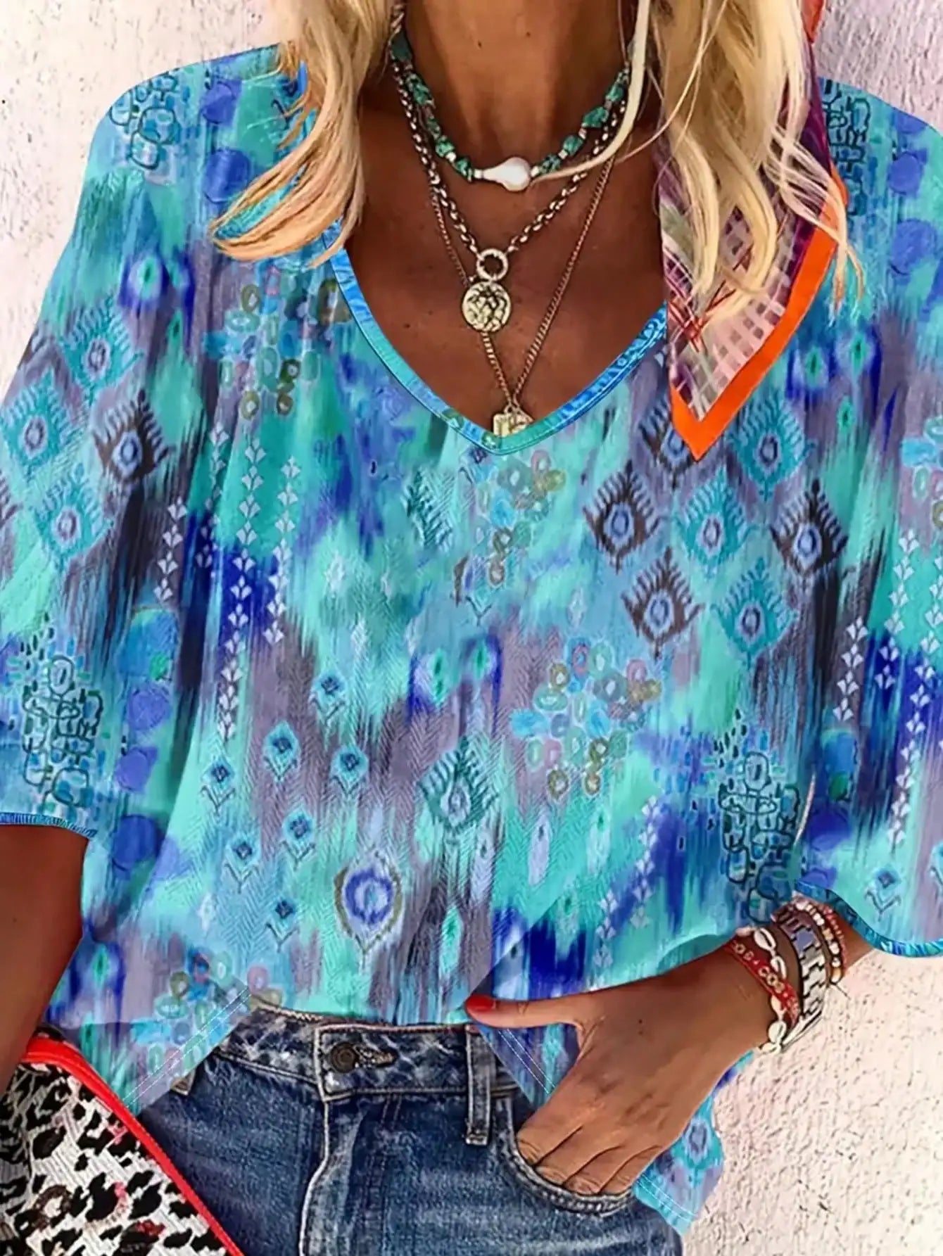 Blusa Feminina Plus Size Estampa Digital Estilo Fashion Casual Decote V Coleção Primavera - Verão 2026 - Salette 