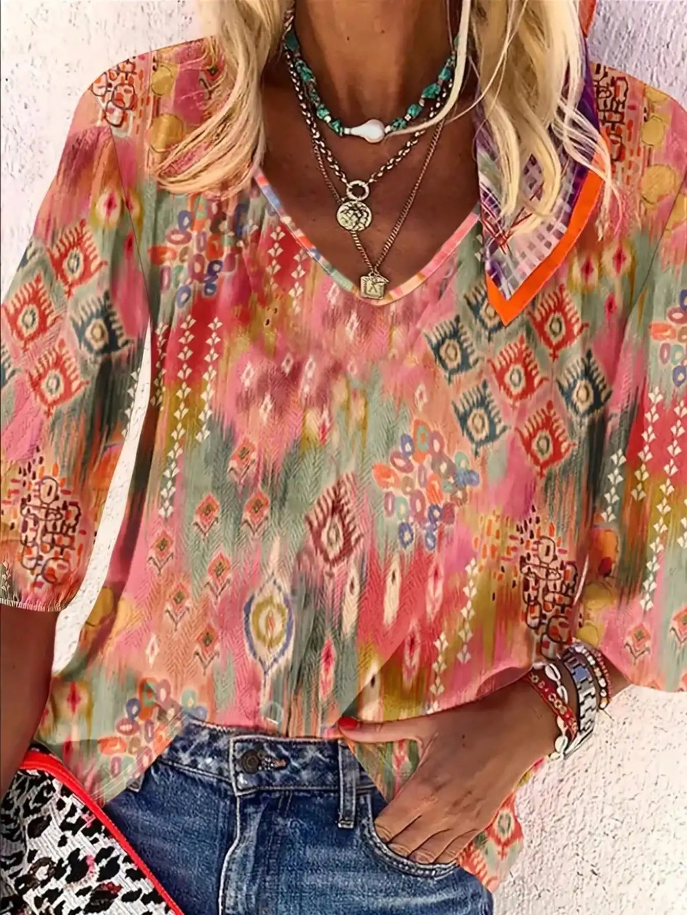 Blusa Feminina Plus Size Estampa Digital Estilo Fashion Casual Decote V Coleção Primavera - Verão 2026 - Salette 