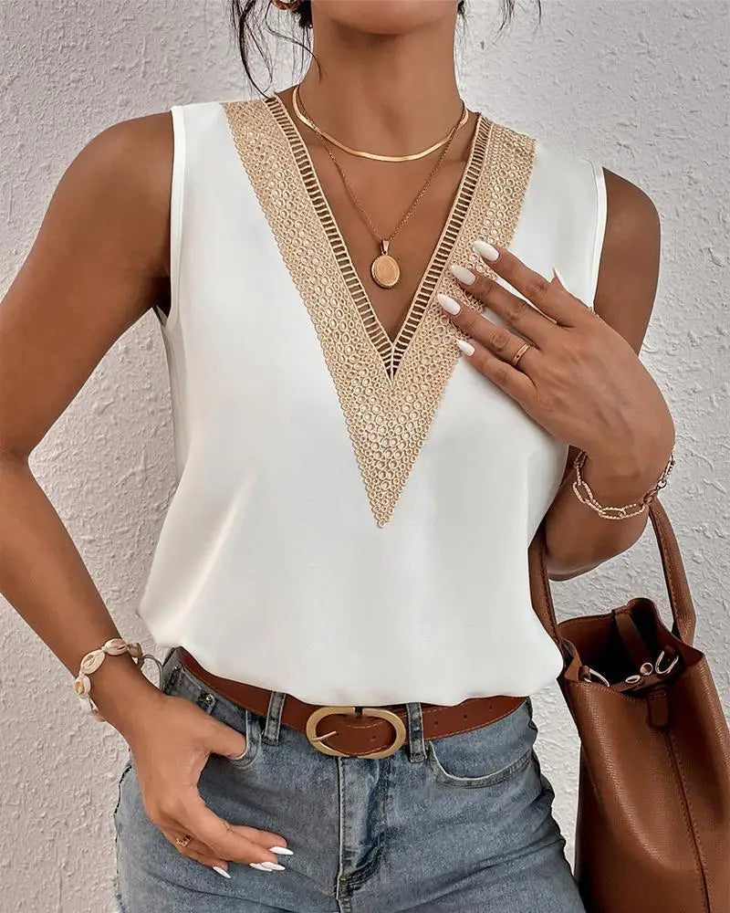 Blusa Regata em  Decote V com detalhe frontal - Selena Gomez