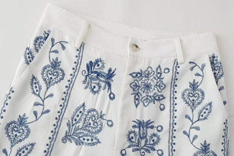 frente Calça Feminina Reta Bordado Floral Cintura Alta - Duna
