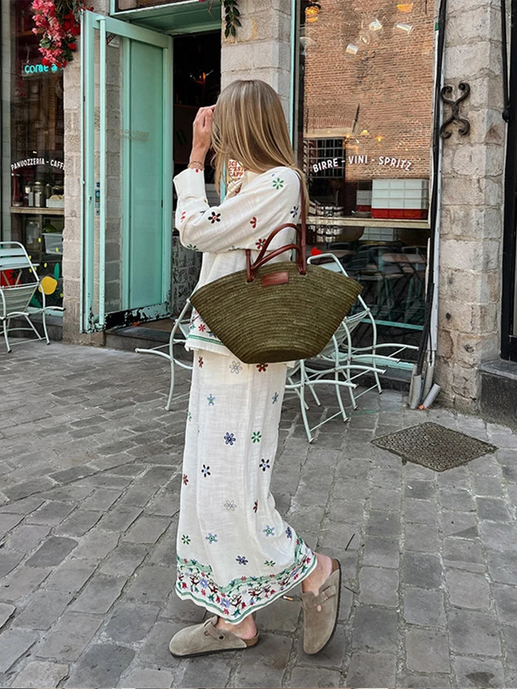 Conjunto Feminino Camisa e Calça Larga com Detalhes Bordados - Francine