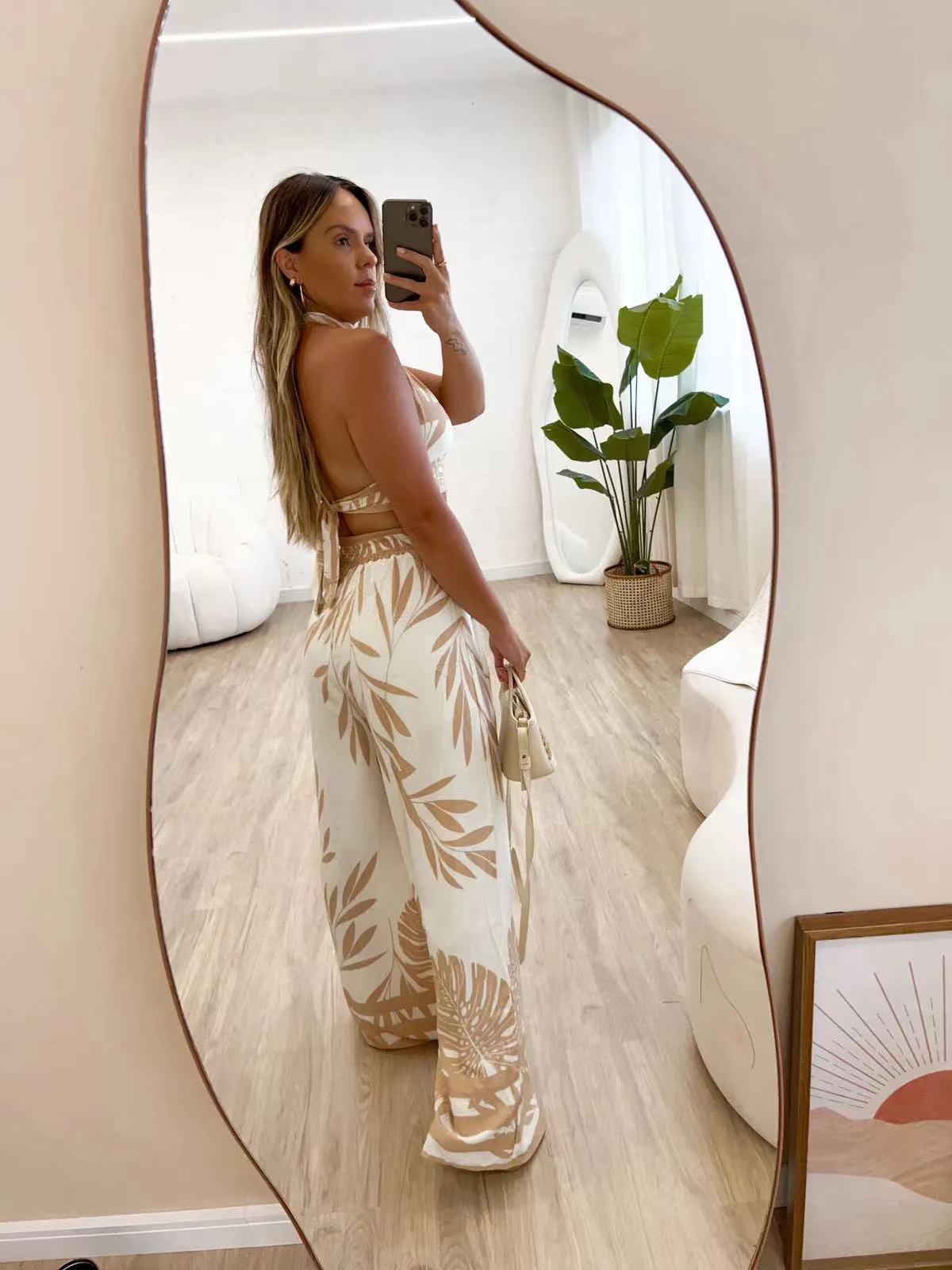 conjunto feminino beige estampa digital costas