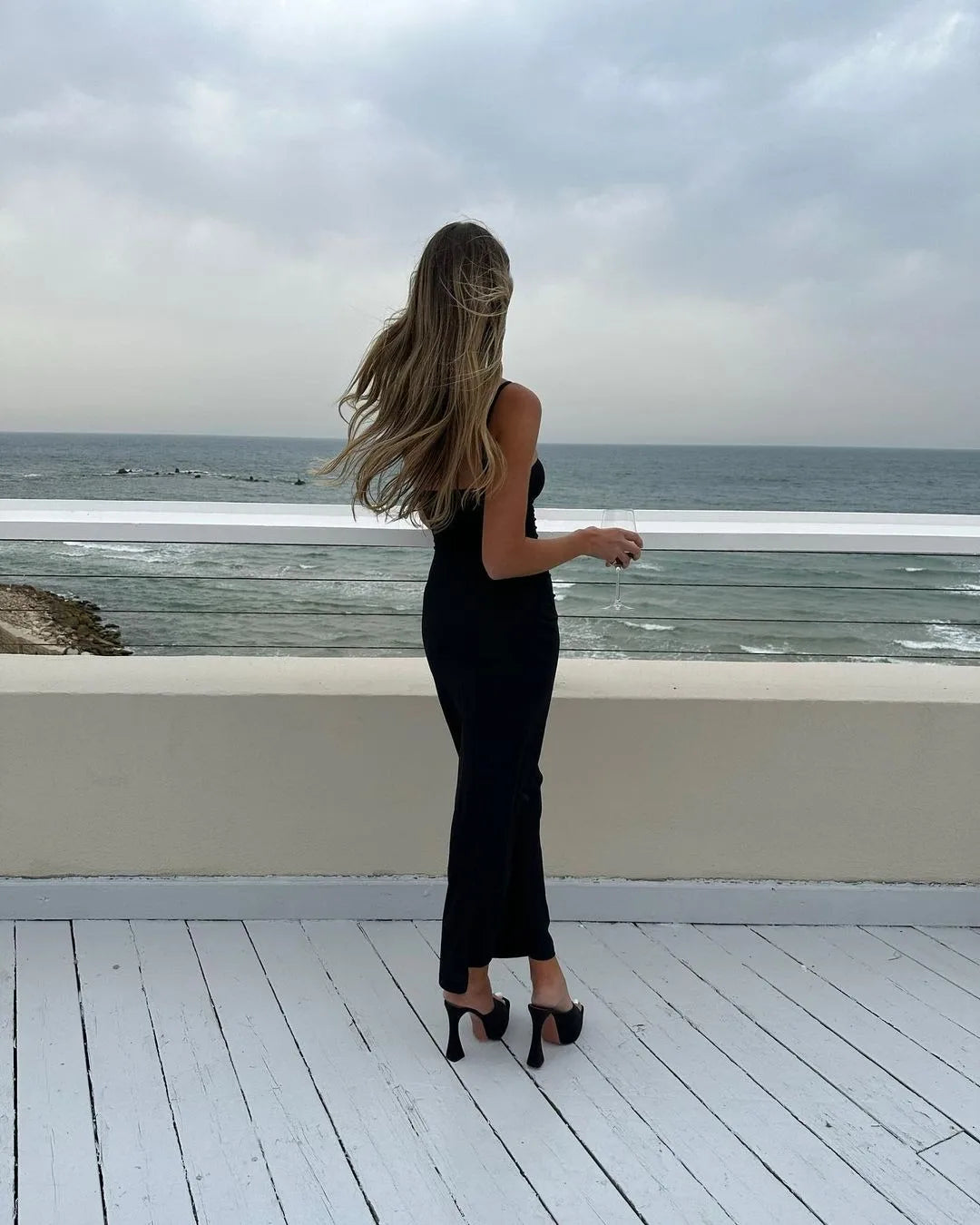 vestido preto costas