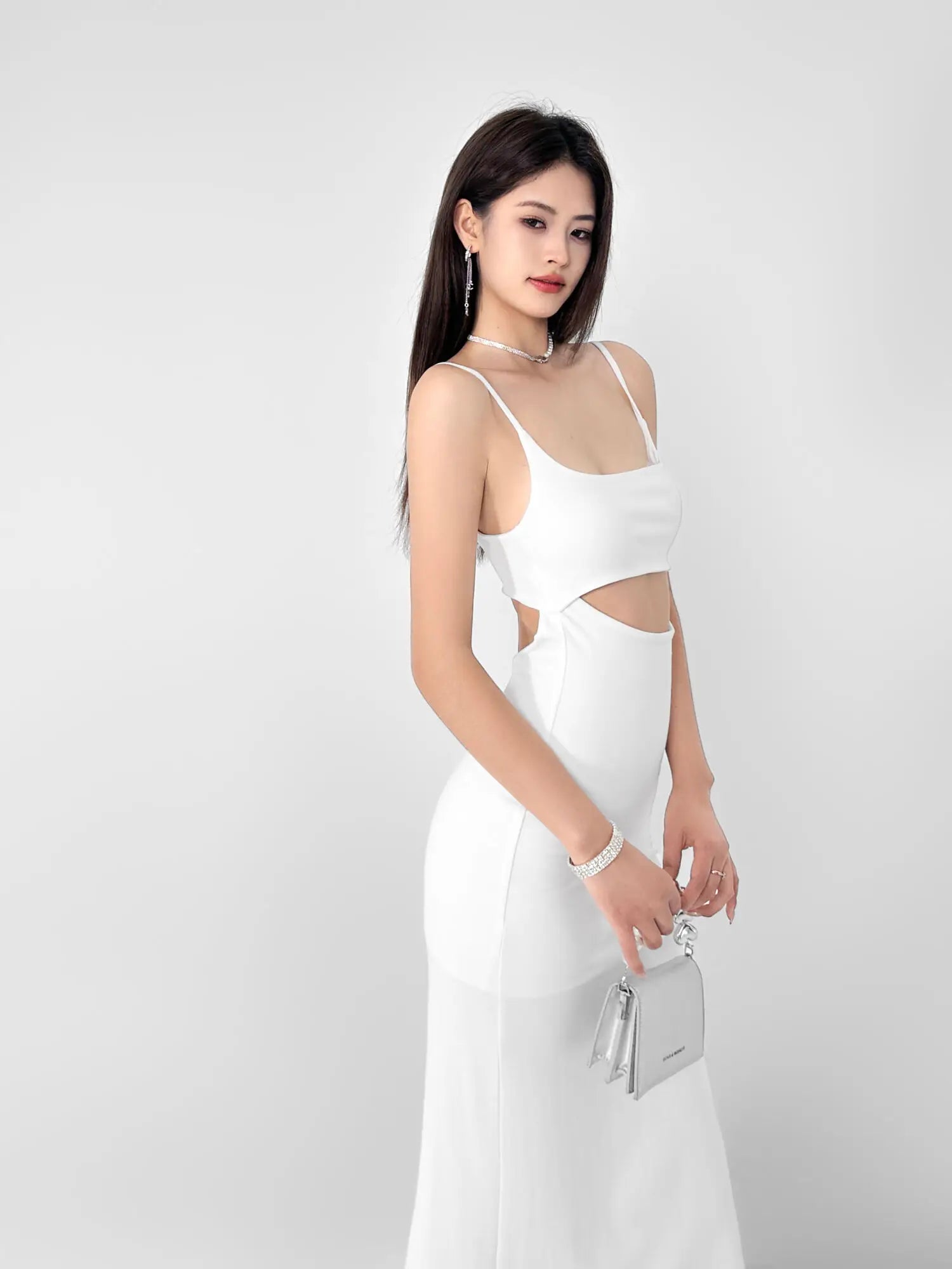 Vestido Longo Sexy com Recortes Decote Profundo Fenda na Saia - Lauana