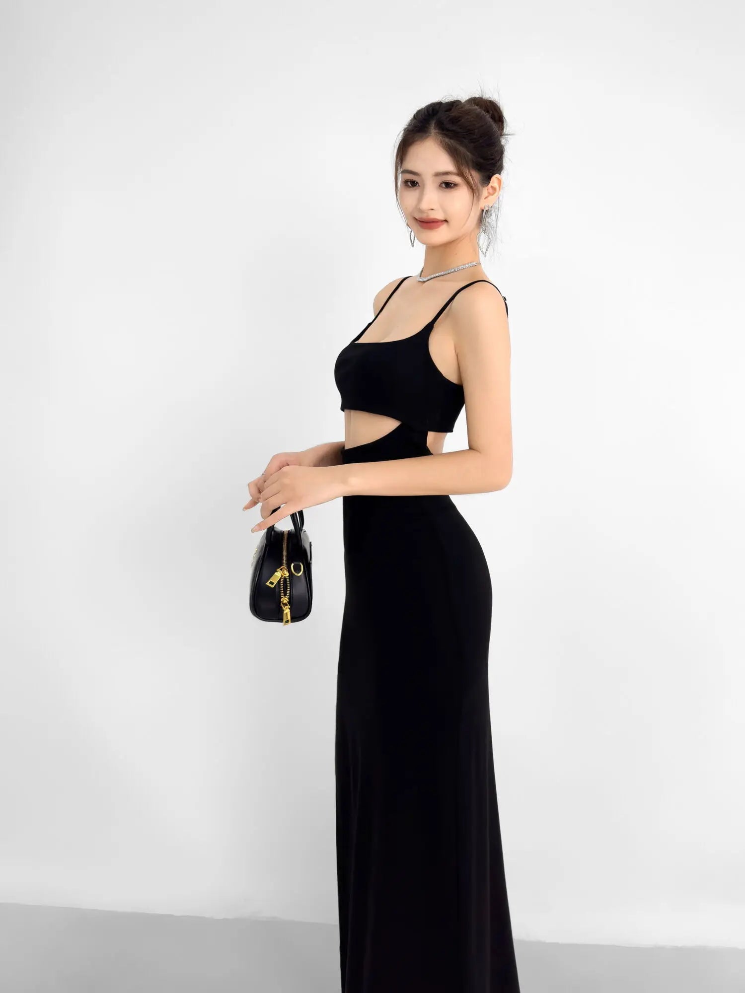 Vestido Longo Sexy com Recortes Decote Profundo Fenda na Saia - Lauana