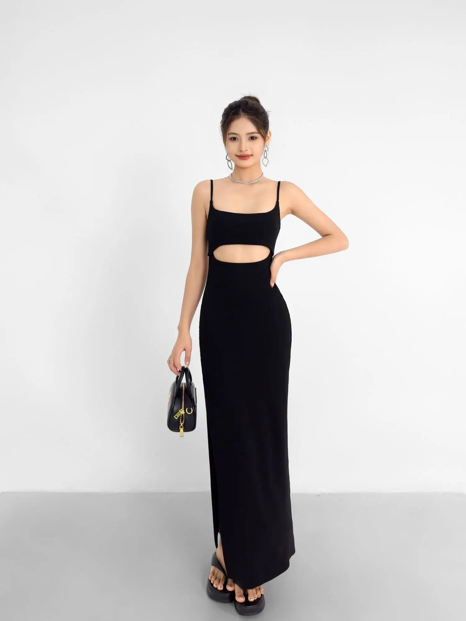 Vestido Longo Sexy com Recortes Decote Profundo Fenda na Saia - Lauana